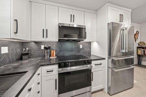Condo in West Palm Beach, Florida, 1 bedroom № 2190296 - photo 9