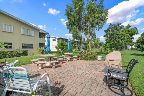 Condo in West Palm Beach, Florida, 1 bedroom № 2190296 - photo 25