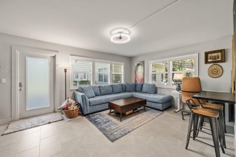 Condo in West Palm Beach, Florida, 1 bedroom № 2190296 - photo 3