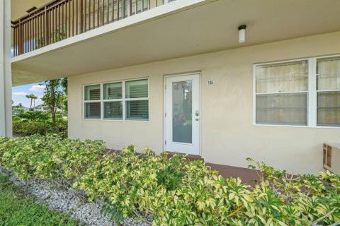 Condo in West Palm Beach, Florida, 1 bedroom № 2190296