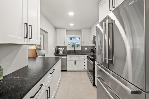 Condo in West Palm Beach, Florida, 1 bedroom № 2190296 - photo 6