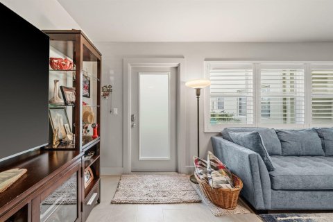 Condo in West Palm Beach, Florida, 1 bedroom № 2190296 - photo 2