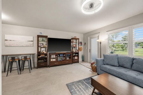 Condo in West Palm Beach, Florida, 1 bedroom № 2190296 - photo 4