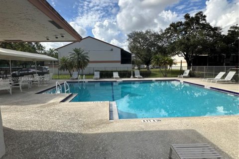 Купить таунхаус в Дейви, Флорида 3 спальни, 123.37м2, № 1983508 - фото 2