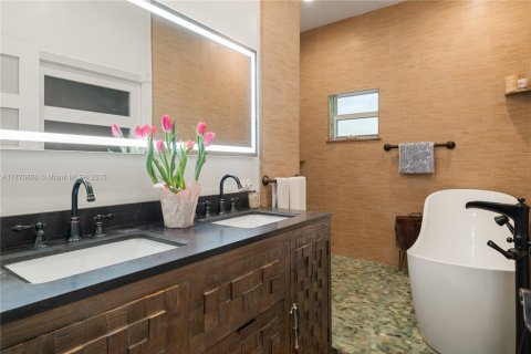 House in Key Largo, Florida 3 bedrooms, 237.46 sq.m. № 1713045 - photo 19