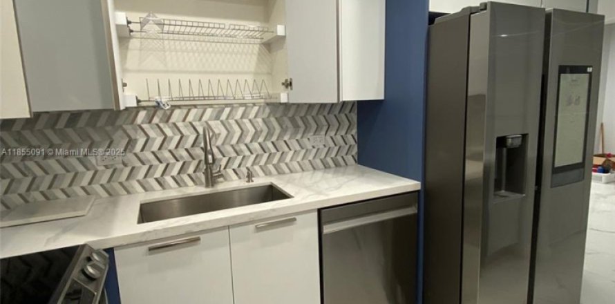 Condominio en Miami Beach, Florida, 1 dormitorio  № 2015553