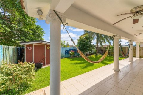 House in Homestead, Florida 3 bedrooms, 133.59 sq.m. № 2060897 - photo 14