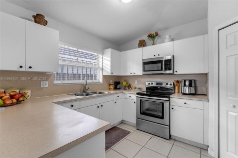 House in Homestead, Florida 3 bedrooms, 133.59 sq.m. № 2060897 - photo 27