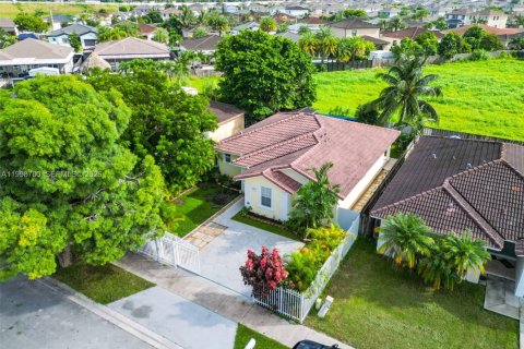 House in Homestead, Florida 3 bedrooms, 133.59 sq.m. № 2060897 - photo 2