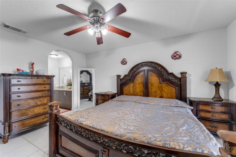 House in Homestead, Florida 3 bedrooms, 133.59 sq.m. № 2060897 - photo 21