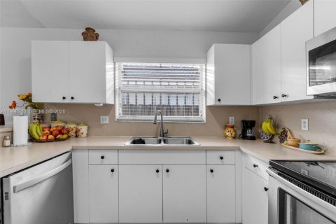 House in Homestead, Florida 3 bedrooms, 133.59 sq.m. № 2060897 - photo 26