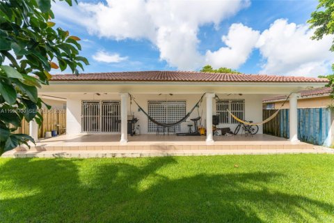 House in Homestead, Florida 3 bedrooms, 133.59 sq.m. № 2060897 - photo 11