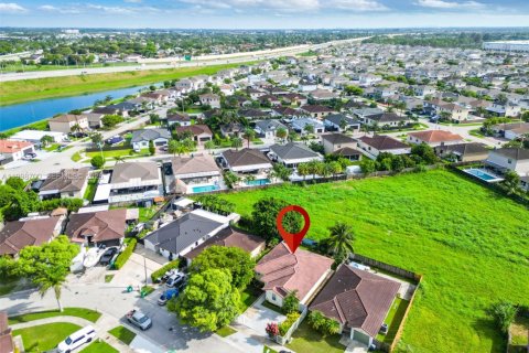 House in Homestead, Florida 3 bedrooms, 133.59 sq.m. № 2060897 - photo 6