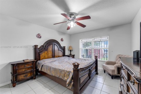 House in Homestead, Florida 3 bedrooms, 133.59 sq.m. № 2060897 - photo 22
