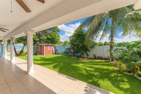 House in Homestead, Florida 3 bedrooms, 133.59 sq.m. № 2060897 - photo 15