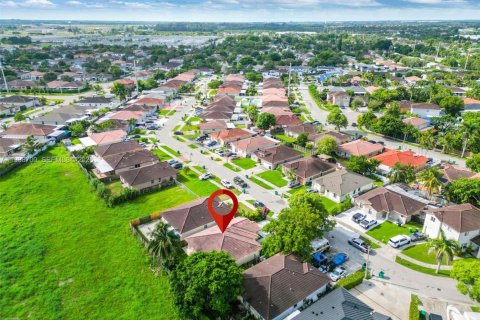 House in Homestead, Florida 3 bedrooms, 133.59 sq.m. № 2060897 - photo 8