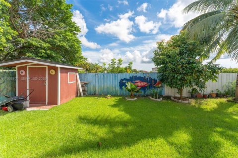 House in Homestead, Florida 3 bedrooms, 133.59 sq.m. № 2060897 - photo 13