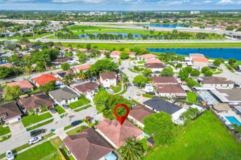 House in Homestead, Florida 3 bedrooms, 133.59 sq.m. № 2060897 - photo 7