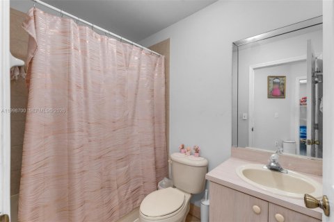 House in Homestead, Florida 3 bedrooms, 133.59 sq.m. № 2060897 - photo 16