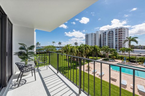 Condo in West Palm Beach, Florida, 2 bedrooms  № 2084328 - photo 12