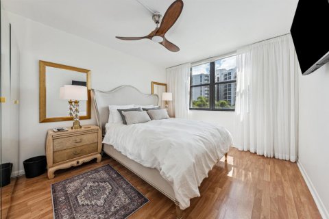 Condo in West Palm Beach, Florida, 2 bedrooms  № 2084328 - photo 10