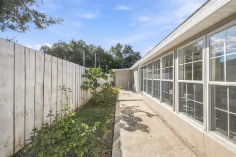 Villa ou maison à vendre à Tampa, Floride: 3 chambres, 107.4 m2 № 2429136 - photo 28
