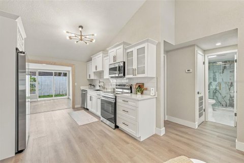 Villa ou maison à vendre à Tampa, Floride: 3 chambres, 107.4 m2 № 2429136 - photo 8
