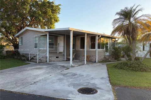 Villa ou maison à louer à Homestead, Floride: 2 chambres, 108.7 m2 № 2051425 - photo 9