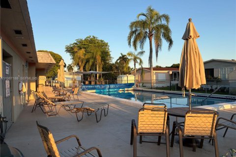 Villa ou maison à louer à Homestead, Floride: 2 chambres, 108.7 m2 № 2051425 - photo 5