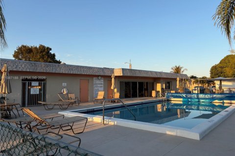 Villa ou maison à louer à Homestead, Floride: 2 chambres, 108.7 m2 № 2051425 - photo 4