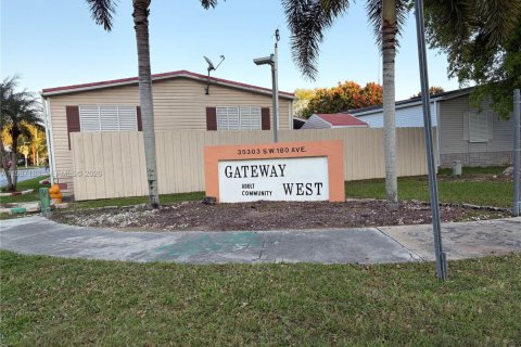 Villa ou maison à louer à Homestead, Floride: 2 chambres, 108.7 m2 № 2051425 - photo 8