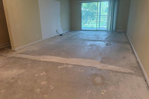 Condo in Coconut Creek, Florida, 2 bedrooms  № 2185203 - photo 5