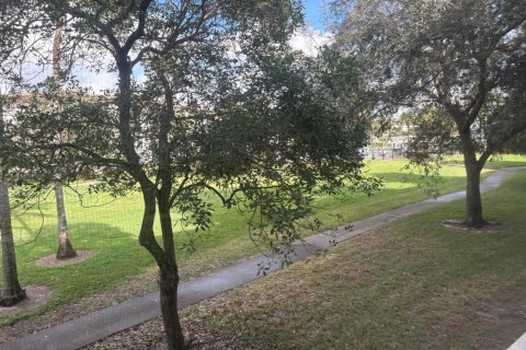 Condo in Coconut Creek, Florida, 2 bedrooms  № 2185203 - photo 16