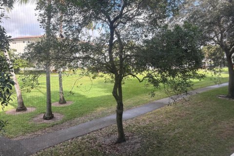 Condo in Coconut Creek, Florida, 2 bedrooms  № 2185203 - photo 15