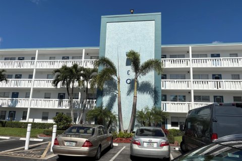 Condo in Coconut Creek, Florida, 2 bedrooms  № 2185203 - photo 18