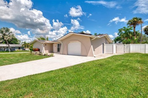Casa en venta en North Port, Florida, 3 dormitorios, 147.62 m2 № 1876621 - foto 2