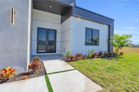 Casa en Cape Coral, Florida 4 dormitorios, 176.89 m2 № 2103834