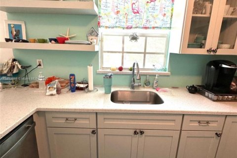 House in Key Largo, Florida 2 bedrooms, 71.35 sq.m. № 2013961 - photo 4