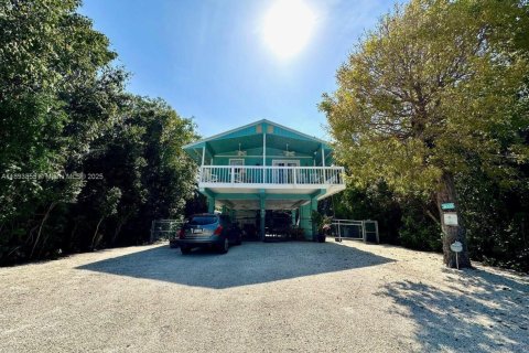 House in Key Largo, Florida 2 bedrooms, 71.35 sq.m. № 2013961