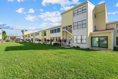 Copropriété à louer à Indian Rocks Beach, Floride: 2 chambres, 96.62 m2 № 2419338 - photo 2