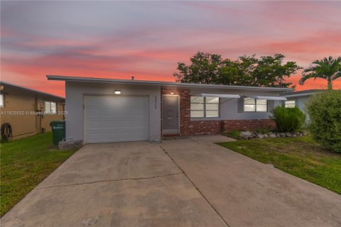 House in Margate, Florida 2 bedrooms, 98.57 sq.m. № 1800865 - photo 10
