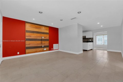 House in Margate, Florida 2 bedrooms, 98.57 sq.m. № 1800865 - photo 15