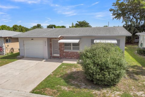 House in Margate, Florida 2 bedrooms, 98.57 sq.m. № 1800865 - photo 12