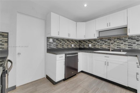 House in Margate, Florida 2 bedrooms, 98.57 sq.m. № 1800865 - photo 20