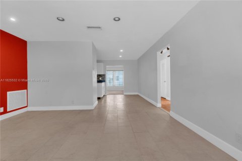 House in Margate, Florida 2 bedrooms, 98.57 sq.m. № 1800865 - photo 14
