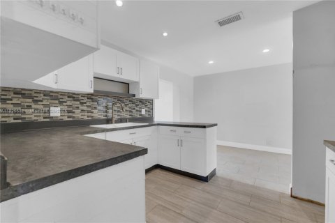 House in Margate, Florida 2 bedrooms, 98.57 sq.m. № 1800865 - photo 22