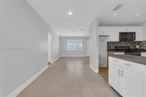 House in Margate, Florida 2 bedrooms, 98.57 sq.m. № 1800865 - photo 25