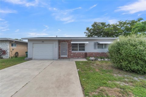 House in Margate, Florida 2 bedrooms, 98.57 sq.m. № 1800865 - photo 11