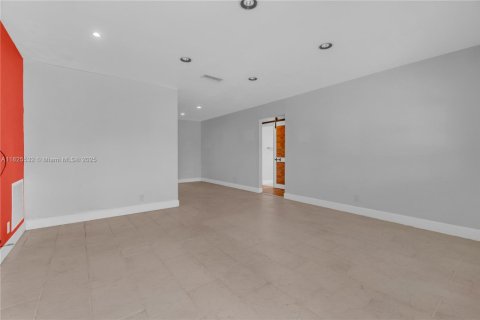 House in Margate, Florida 2 bedrooms, 98.57 sq.m. № 1800865 - photo 13