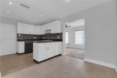 House in Margate, Florida 2 bedrooms, 98.57 sq.m. № 1800865 - photo 18